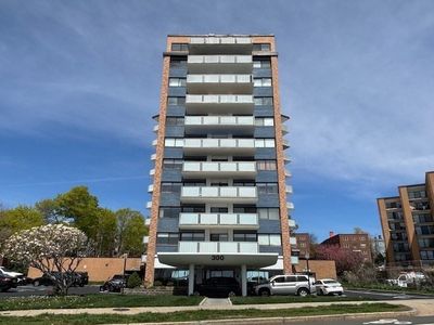 300 Lynn Shore Dr APT 210, Lynn, MA, 01902