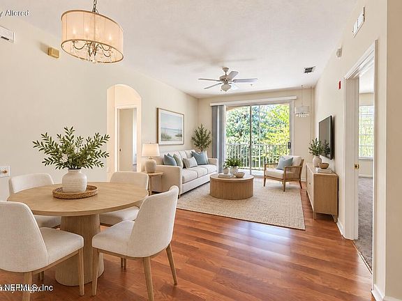 3rd image of 10550 Baymeadows Rd Unit 1006