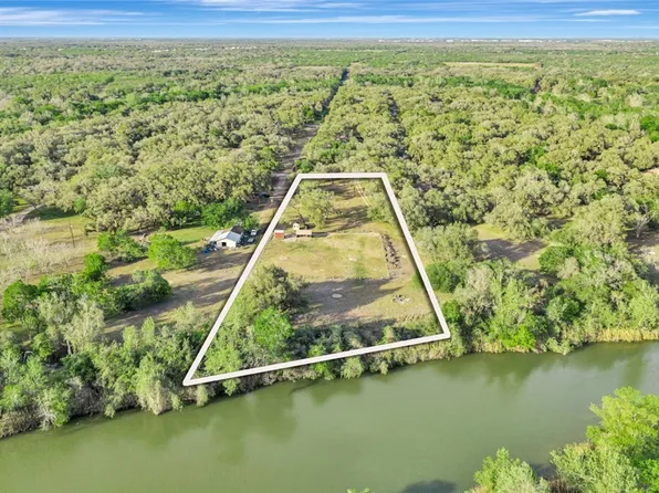 405 Camino Dr, Victoria, TX 77905