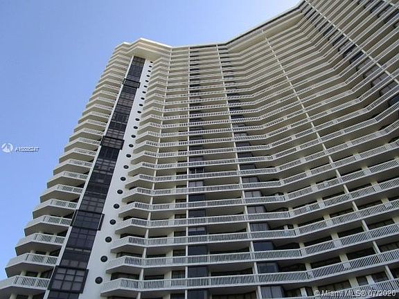 3rd image of 1000 W Island Blvd #2708