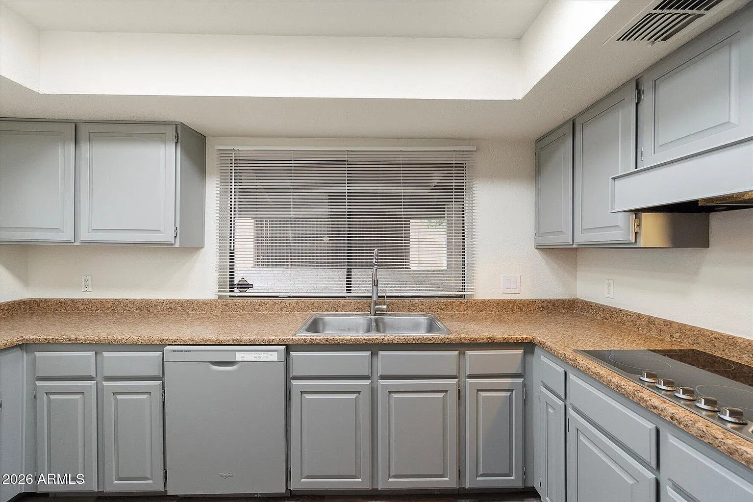 4 bed, 2100 sqft, $3,000 — Photo 2
