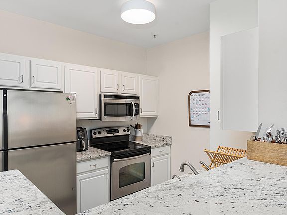 5th image of 1000 Providence Pl APT 210