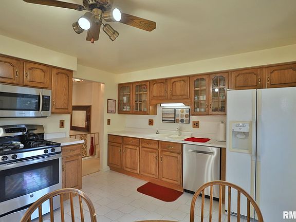 5th image of 7513 N Oxford Pl