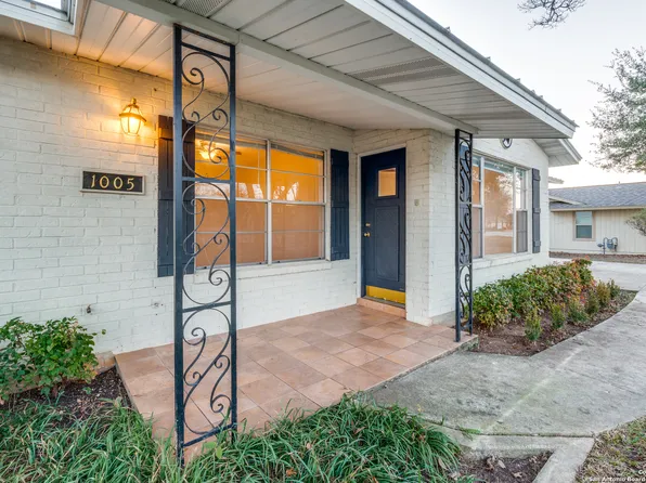 1005 E Blanco, Boerne, TX 78006