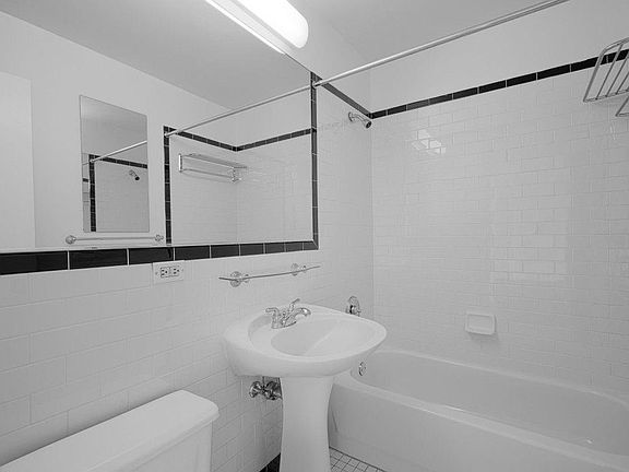 4th image of 400 W 43rd St APT 23H
