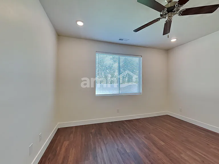 1546 N Alderleaf Ave — Photo 12