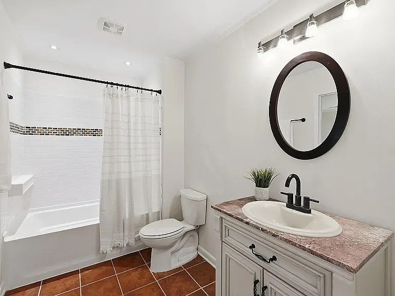 101 Thomas Ln #B1 — Photo 24