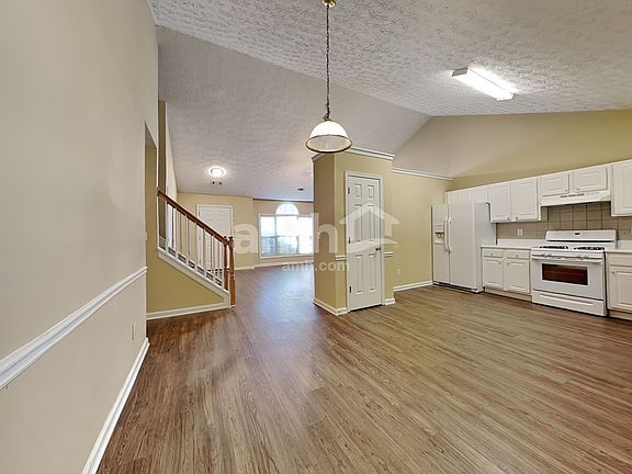 3rd image of 1305 Carlysle Park Dr