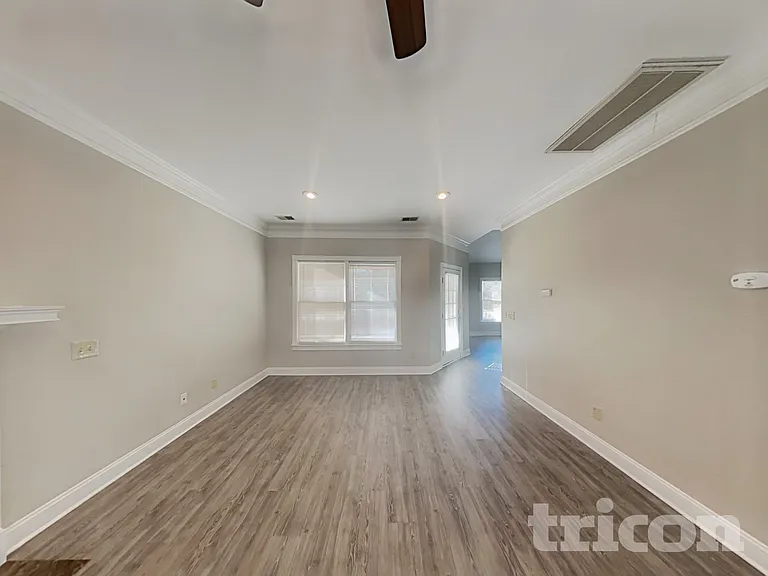 242 Chisolm Cir — Photo 3