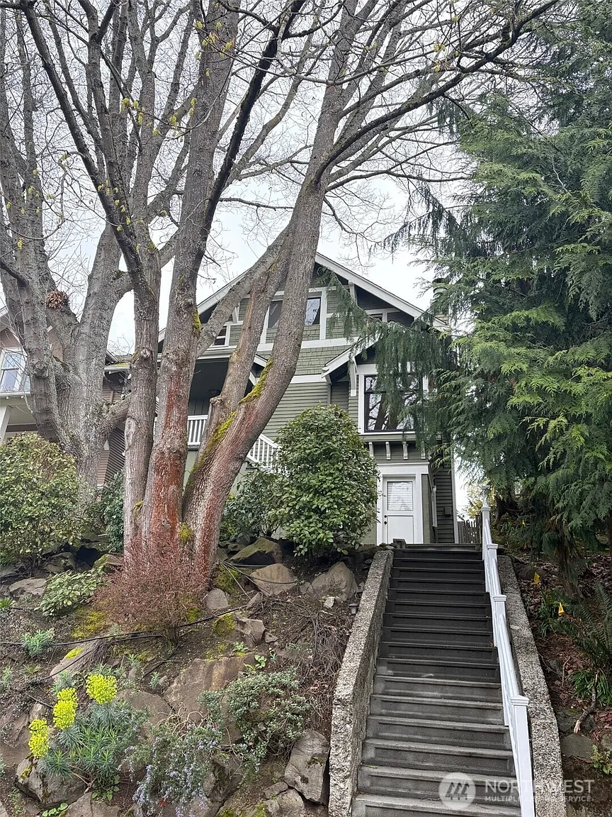 2528 2nd Avenue W photo 1