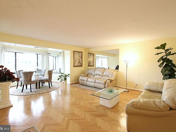 4th image of 900 N Stafford St APT 2228