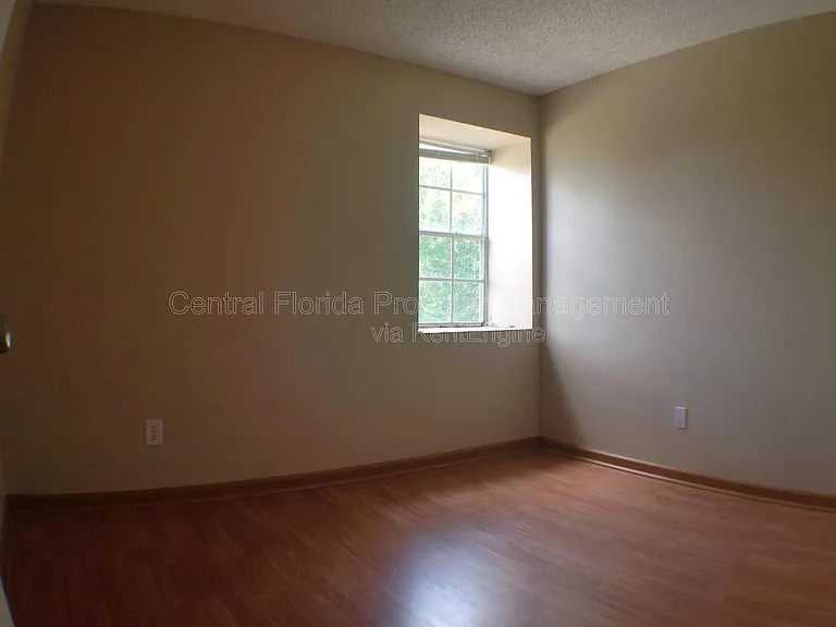 2320 Justin Ave — Photo 7