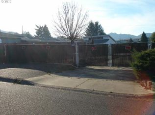 822 W Broccoli St, Roseburg, OR