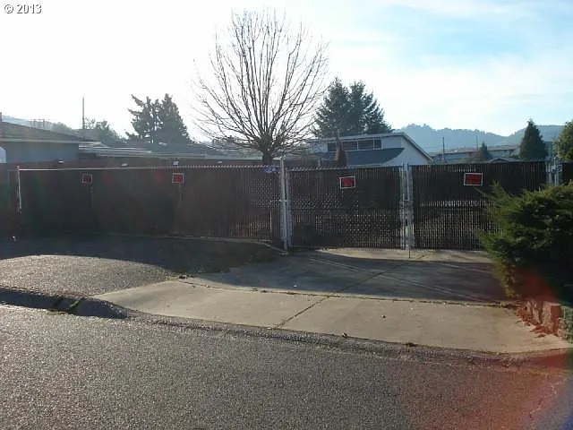822 W Broccoli St photo 1