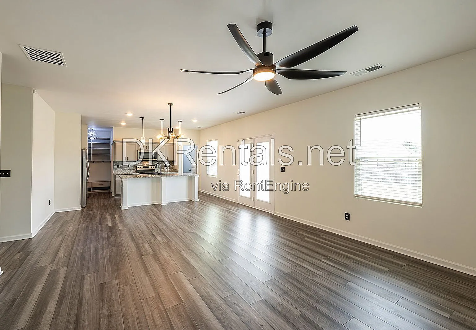 4 bed, 2.5 bath, 2132 sqft, $2,350 — Photo 2