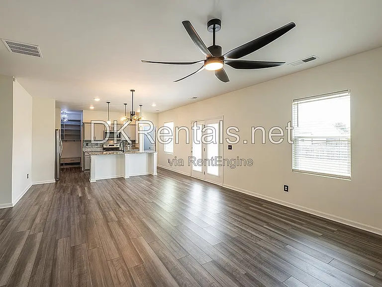 126 Verona Dr NW — Photo 2