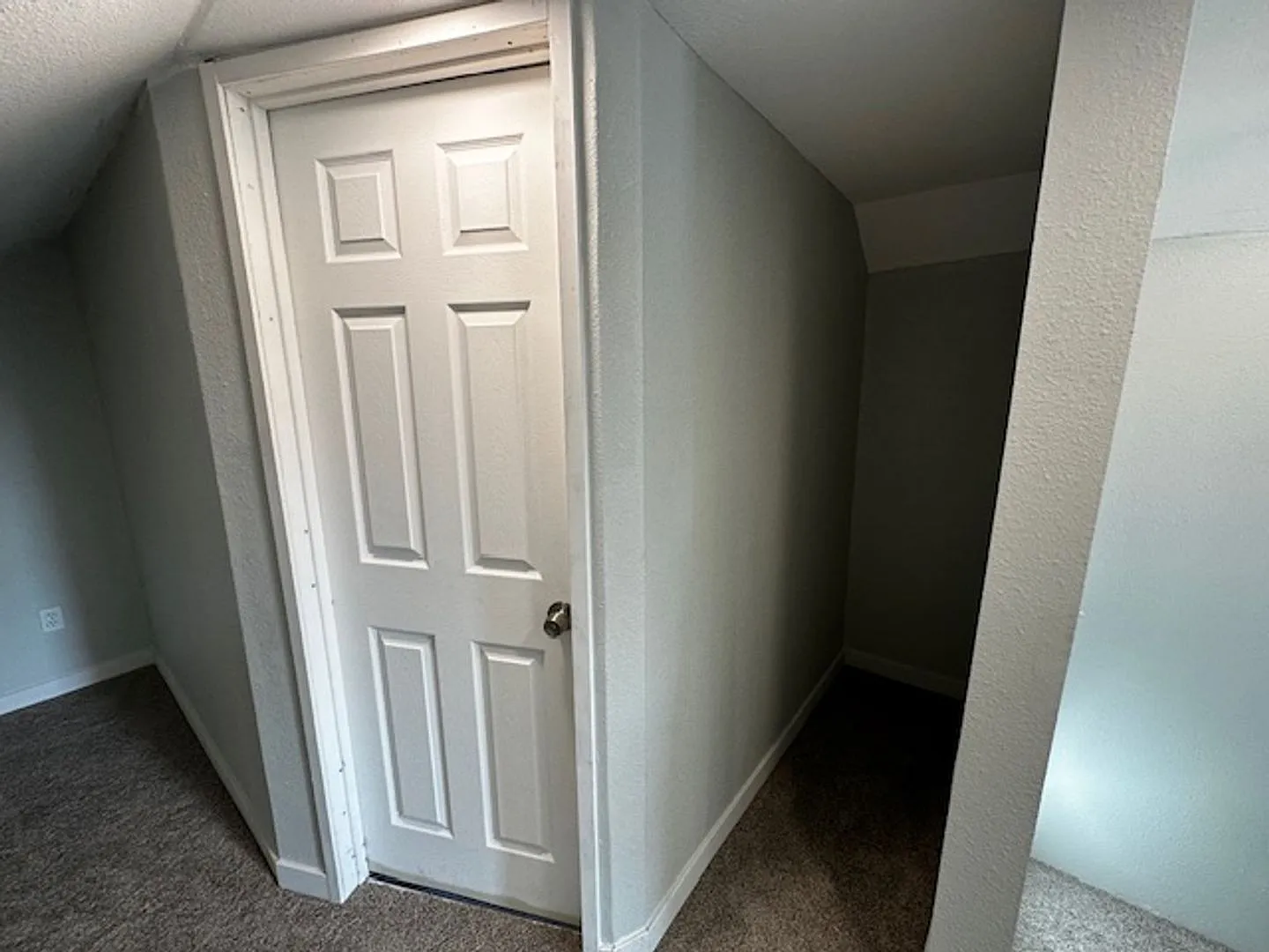 Charming Three Bedroom Pet Friendly Home in Albany! — Photo 4