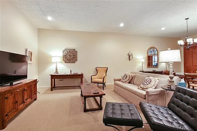 324 Chartres St #B — Photo 6