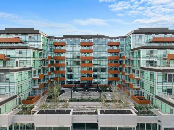 110 W 18a St NW #819, Calgary, AB T2N 2G9
