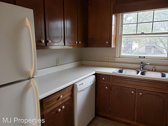 4th image of 6201 Friar Tuck Dr NW APT D