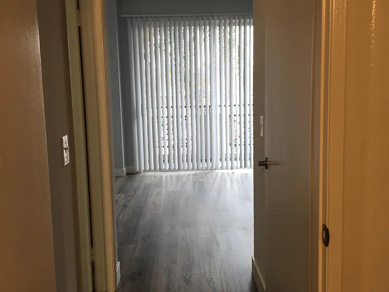 Catalina Apartments — Photo 36