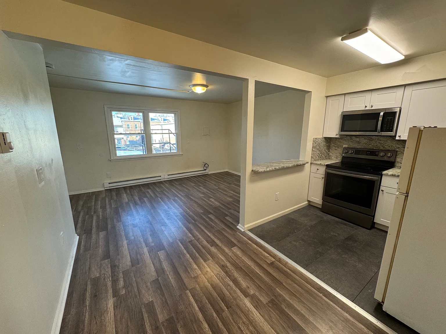 1 bed, 700 sqft, $1,300 — Photo 2