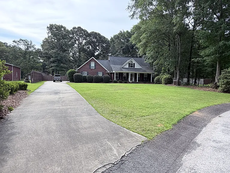 90 Old Spring Ct — Photo 1