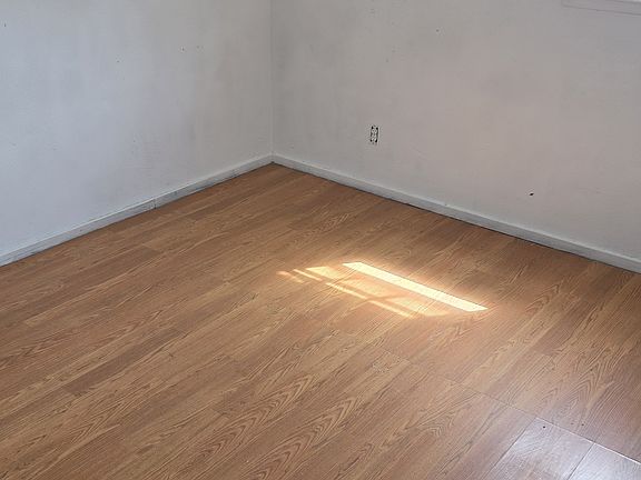 5th image of 107 E Francis Ave