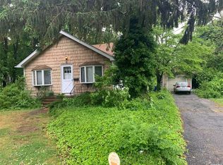 79 Greenwood Rd, Bay Shore, NY 11706