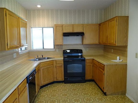 2nd image of 631 Crescent Dr
