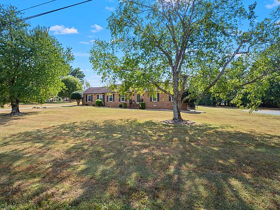 3rd image of 100 Cardinal Hill Rd