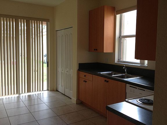 5th image of 3964 NE 12th Dr