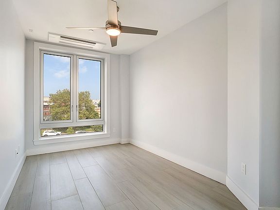 5th image of 975 Liberty Ave #3C