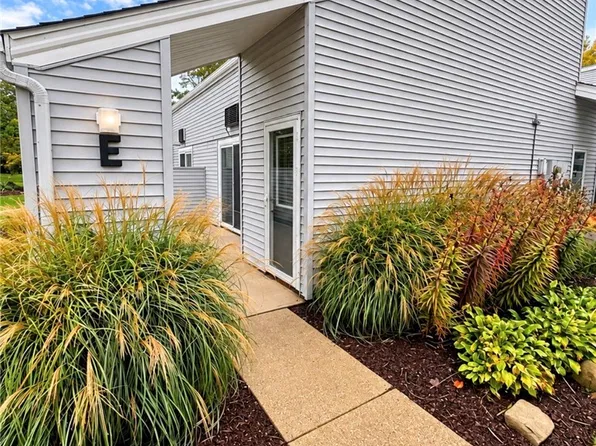 1555 Cedarwood Dr APT E, Westlake, OH 44145