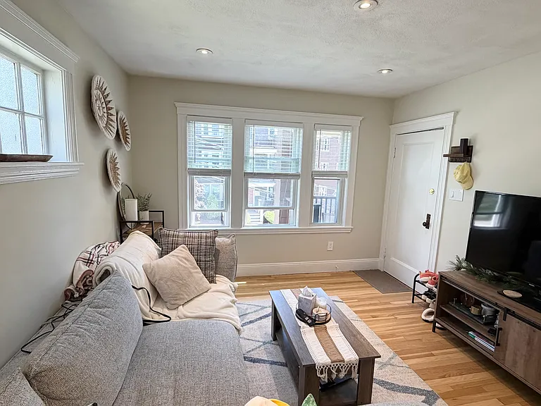 27 Beecher St #4 — Photo 2