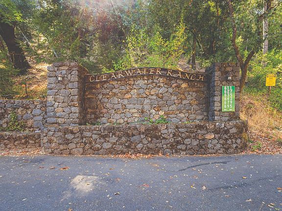 3rd image of 695 Cherry Creek Road
