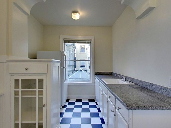 5th image of 830 Hayes St APT 105