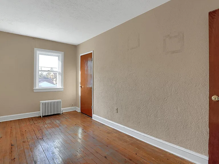 641 1/2 Courtland St — Photo 4