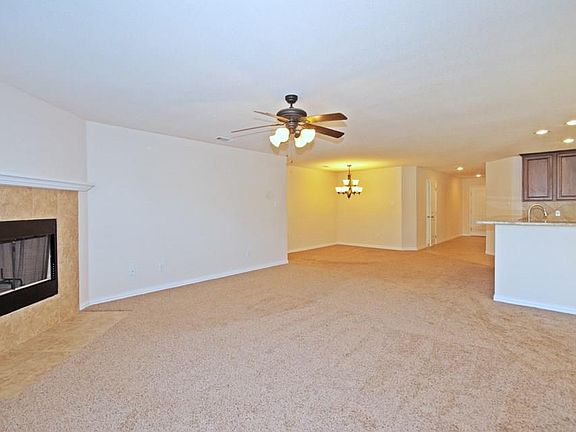 5th image of 1321 Crestview Dr