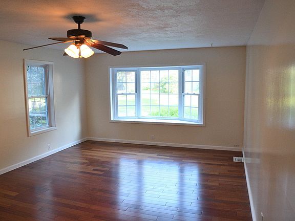 4th image of 9 Beaujolais Dr