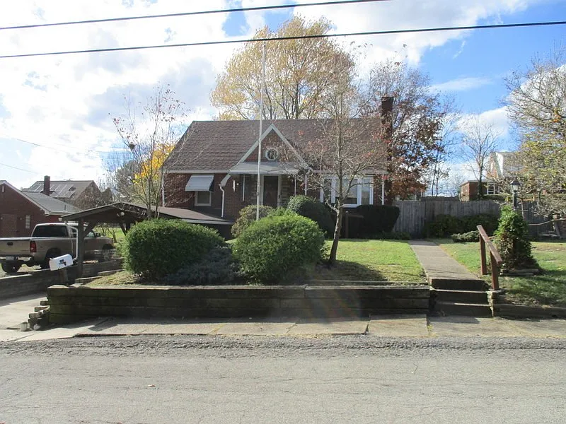 1492 Merriman Rd photo 1