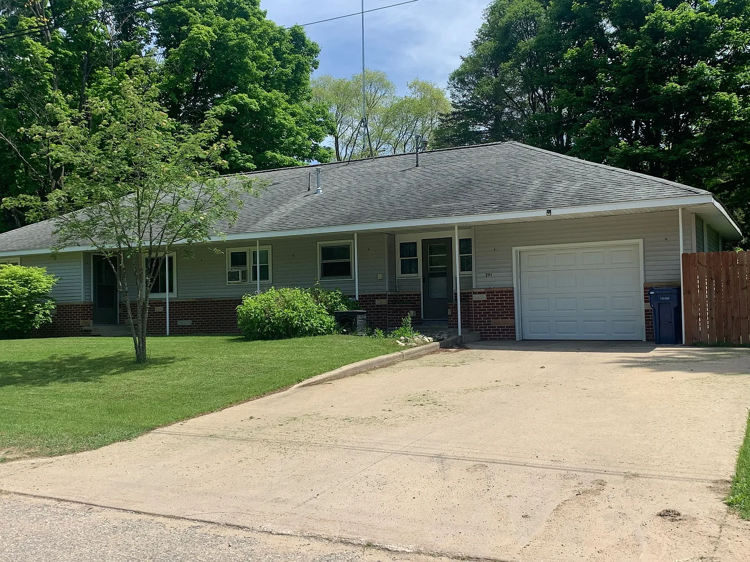 201 S Blevins St photo 1