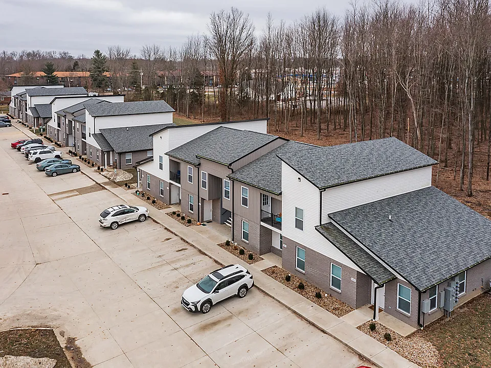 703 Court Yard Ln