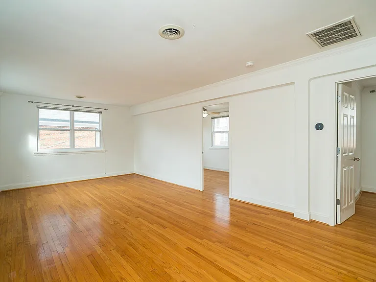 7569 Buckingham Dr #6 — Photo 4