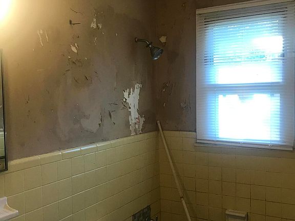 2nd image of 1010 W 31st St