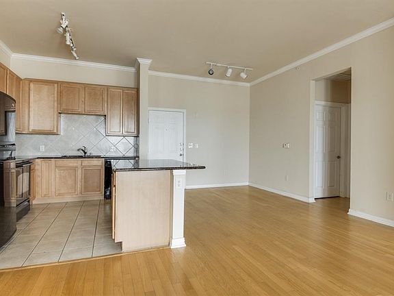 5th image of 800 E 15th St Unit 204