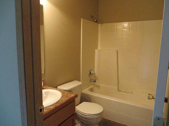 4th image of 515 Willie Ln