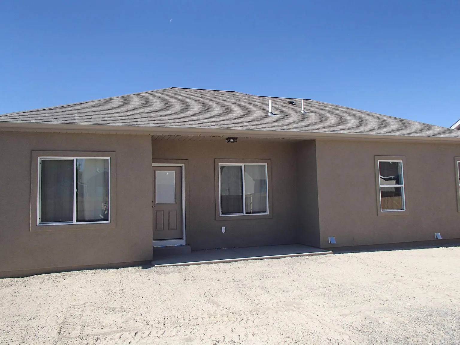 3 bed, 1123 sqft, $2,000 — Photo 3