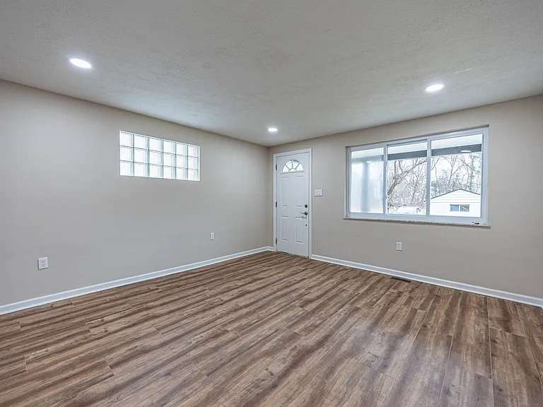 106 Blythe Rd — Photo 3
