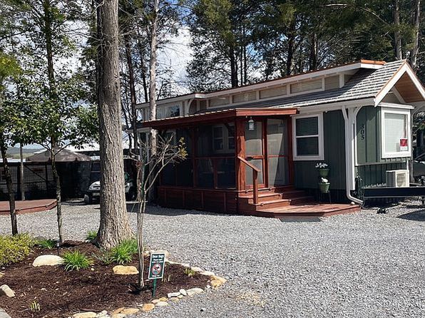 305 Tiny Towne Way